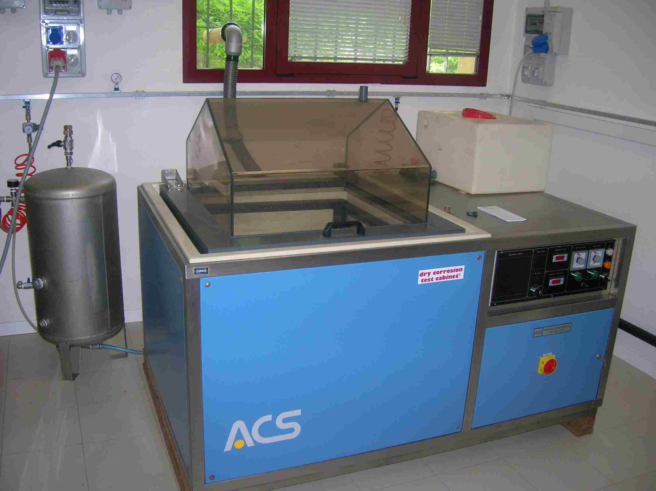 Corrosion test cabinet